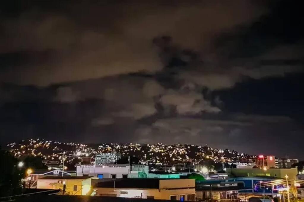 Raynebow Chateau - Chic City Getaway Port of Spain Buitenkant foto