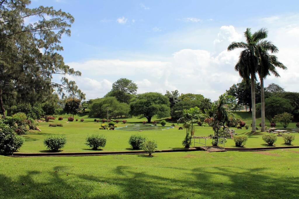 Raynebow Chateau - Chic City Getaway Port of Spain Buitenkant foto